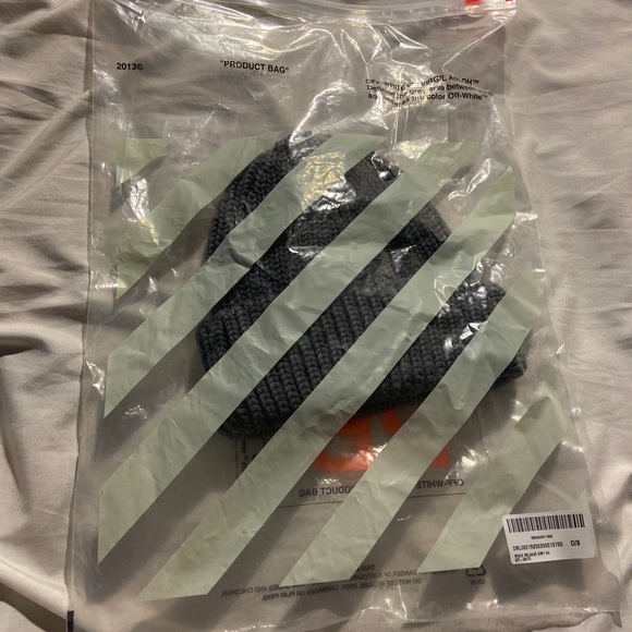 Off-White Beanie - Picture 3 of 4